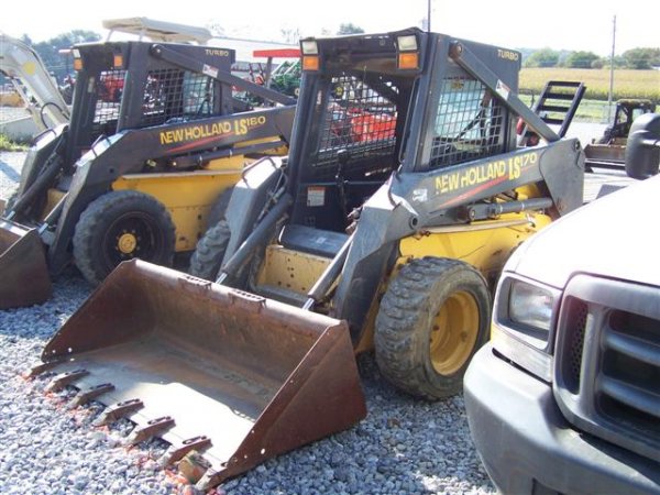 New Holland LS170 Skid Steer Loader with OROPS - 2