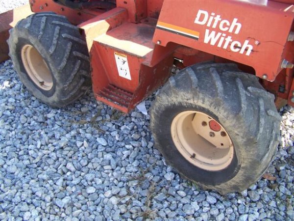 Ditch Witch 3700DD Ride On Trencher - 6