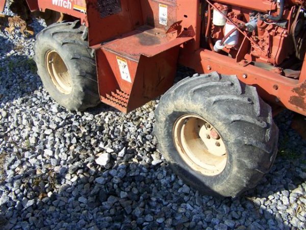 Ditch Witch 3700DD Ride On Trencher - 7