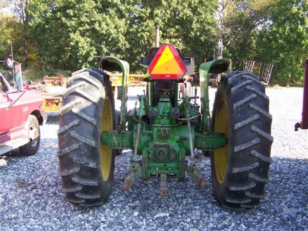 John Deere 2950 Farm Tractor, Fenders - 4