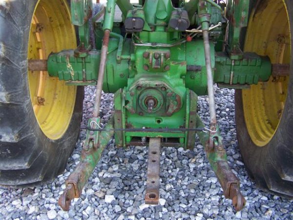 John Deere 2950 Farm Tractor, Fenders - 5