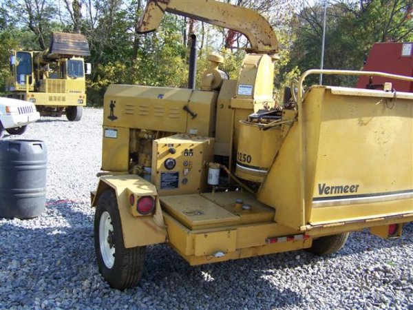 Vermeer 1250 Tow Behind Wood Chipper, Diesel - 4