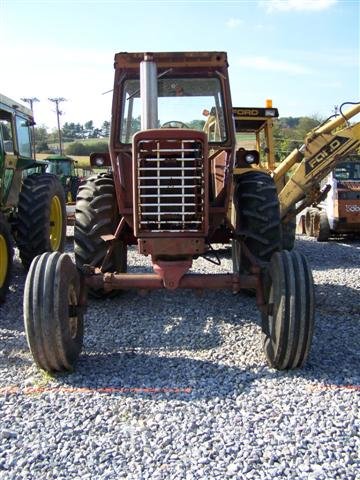 International 826 Hydro Farm Tractor  - 3