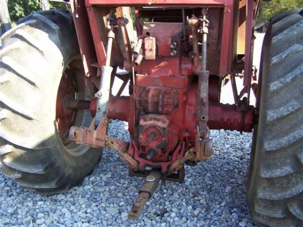 International 826 Hydro Farm Tractor  - 5