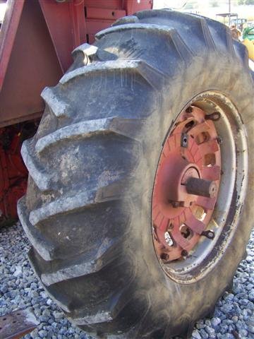 International 826 Hydro Farm Tractor  - 6