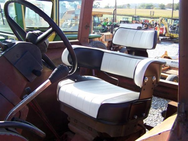 International 826 Hydro Farm Tractor  - 7