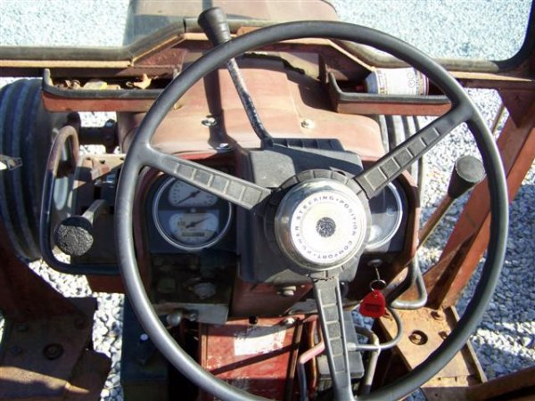 International 826 Hydro Farm Tractor  - 8