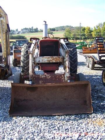 International 656 Farm Tractor with Loader, Fender - 3