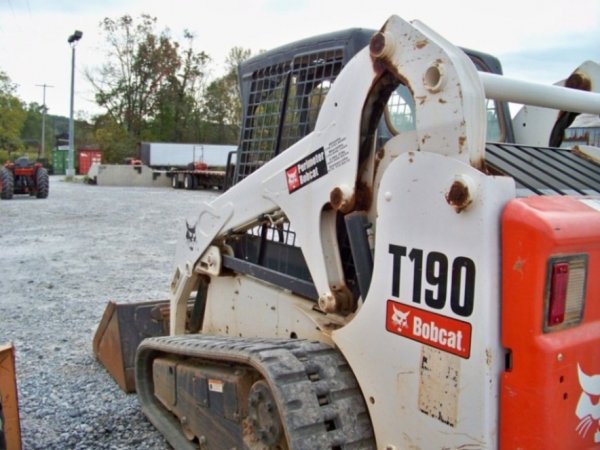 Bobcat T190 Skid Steer Loader with OROPS - 9