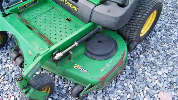 John Deere 757 Ztrack O Turn Mowers, Gas - 7