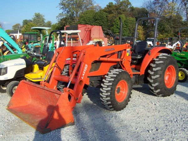 Kubota M5040 4x4 Farm Tractor with Loader: Very Nice Kubota M5040 4x4 Farm Tractor with LA1153 Loader, 50 Horsepower, Hyd Shuttle, 924 Hours, 3pt Hitch with 540 Shaft PTO, ROPS, 72" Bucket, and 16.9-24 Rear Tires. Serial # 51051 This is a due