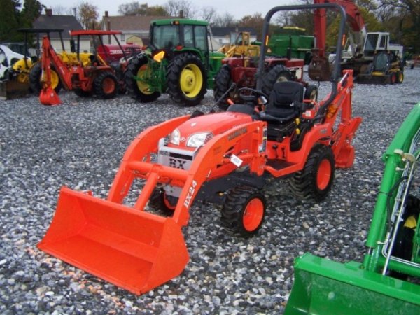 Kubota BX24 4x4 Compact Tractor Loader Backhoe - 3