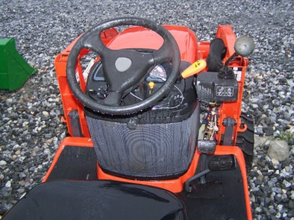 Kubota BX24 4x4 Compact Tractor Loader Backhoe - 7