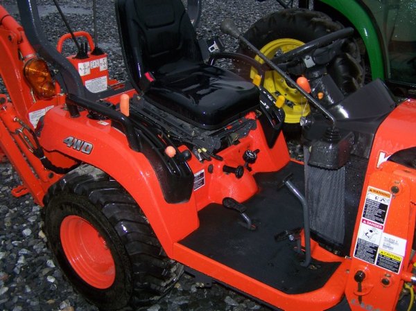 Kubota BX24 4x4 Compact Tractor Loader Backhoe - 8