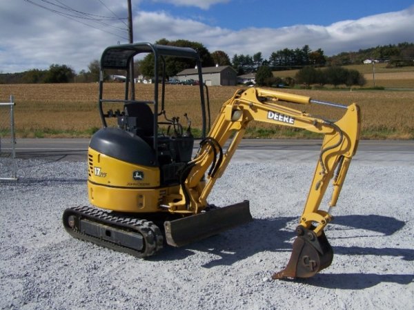 John Deere 17 ZTS Mini Excavator with OROPS