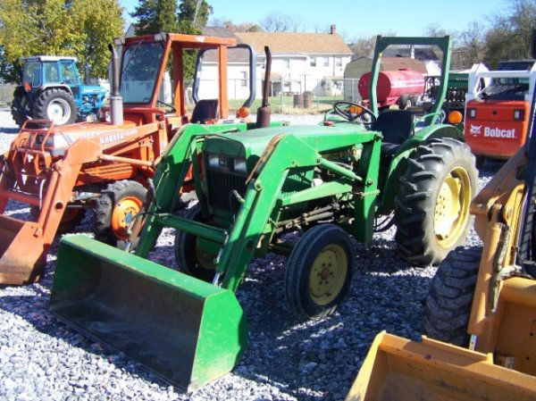 John Deere 950 Compact Tractor with Loader, ROPS: 1982 John Deere 950 Compact Tractor with Loader, 31 Horsepower, Manual Trans, 62" Bucket, Shows 267 Hours, ROPS, 3pt Hitch, 540 Shaft PTO, and 12.4-28 Rear Tires. Serial #0950S016906 This is a due not