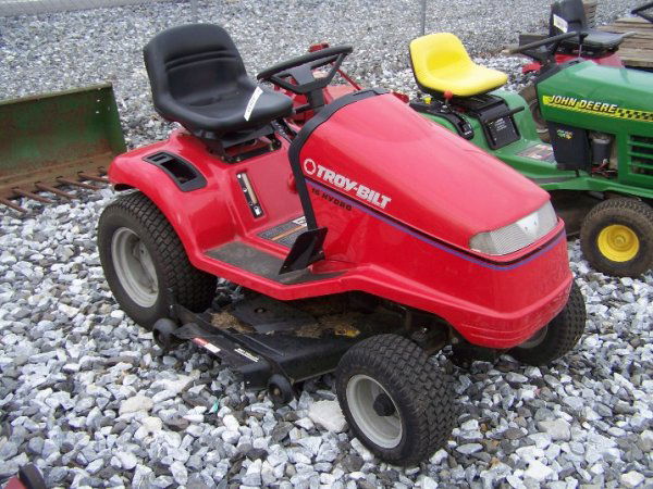 1058 Troy Bilt 16 Hp Lawn And Garden Tractor Nov 10 2008