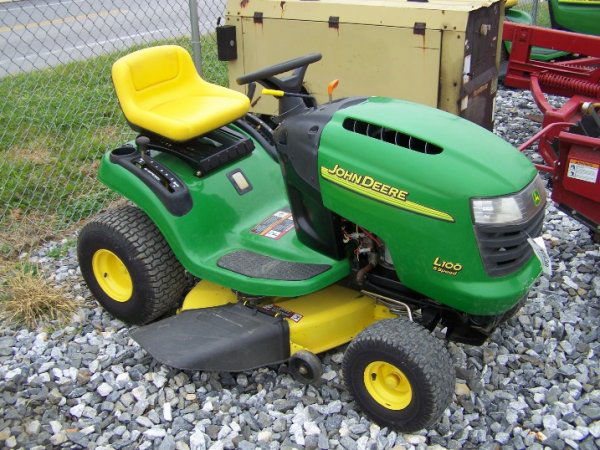 John Deere L100 Lawn and Garden Tractor: John Deere L100 Lawn and Garden Tractor with 5 Speed Trans, 15 Horsepower Briggs and Stratton Gas Engine, and 42" Mower Deck This is a due not miss event, you will not believe the Quantity or the QUAL