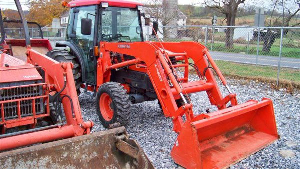 Kubota L4330 4x4 Compact Tractor with Cab Loader: Kubota L4330 4x4 Compact Tractor with Cab and LA856 Loader, 43 Horsepower, Hydro Trans, Heat Air, 107 Hours, 72" Bucket, and 3pt Hitch with 540 Shaft PTO. Serial # 35056 This is a due not miss event,