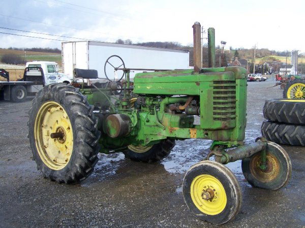 John Deere Styled G Wide Front Antique Tractor: John Deere Styled G Wide Front Antique Tractor, 1 Remote, PTO. Serial # 50937 This is a due not miss event, you will not believe the Quantity or the QUALITY!!! This auction is to be held on our premis