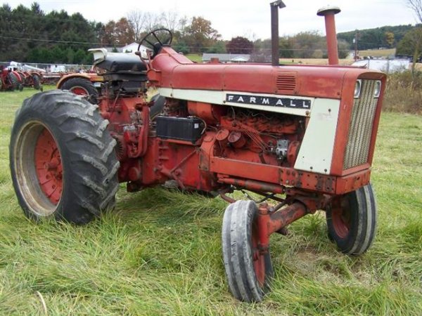 IH Farmall 706 Wide Front Antique Farm Tractor - 3