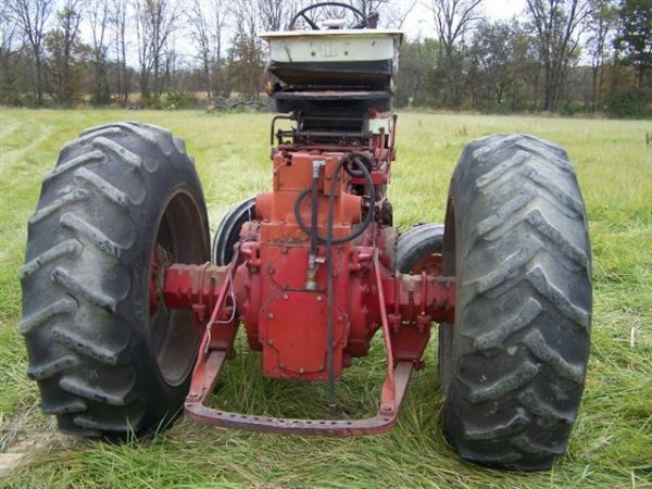 IH Farmall 706 Wide Front Antique Farm Tractor - 4