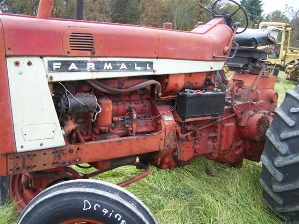 IH Farmall 706 Wide Front Antique Farm Tractor - 9