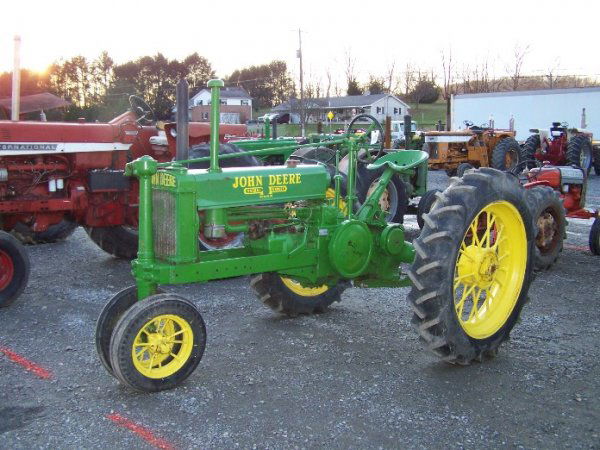 John Deere Unstyled B Antique Farm Tractor: John Deere Unstyled B Antique Farm Tractor, Repainted, Factory Round Spokes, PTO. Serial #43508 This is a due not miss event, you will not believe the Quantity or the QUALITY!!! This auction is to be