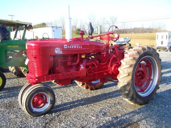 Farmall Super MTA Narrow Front Antique Tractor