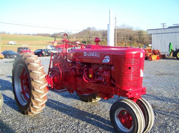 Farmall Super MTA Narrow Front Antique Tractor - 3