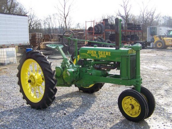 John Deere Unstyled B Narrow Ft Antique Tractor: John Deere Unstyled B Narrow Front Antique Tractor, PTO. Serial # B10840 This is a due not miss event, you will not believe the Quantity or the QUALITY!!! This auction is to be held on our premises, o
