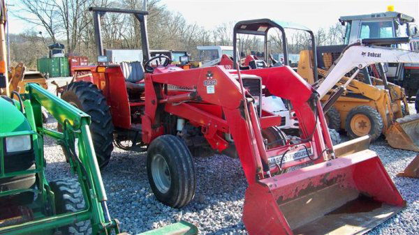 Massey Ferguson 362 Utility Tractor With Loader: 1994 Massey Ferguson 362 Tractor With 832 Loader, Left Hand Reverser, 955 Hours, 3pt Hitch 540 PTO, Two Sets of Remotes and 14.9-28 Rear Tires. Serial # 5726C43366 This is a due not miss event, you wi