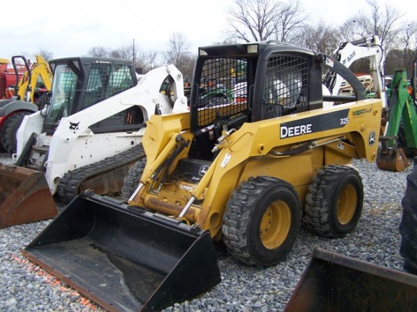 John Deere 325 Skid Steer Loader with OROPS - 3