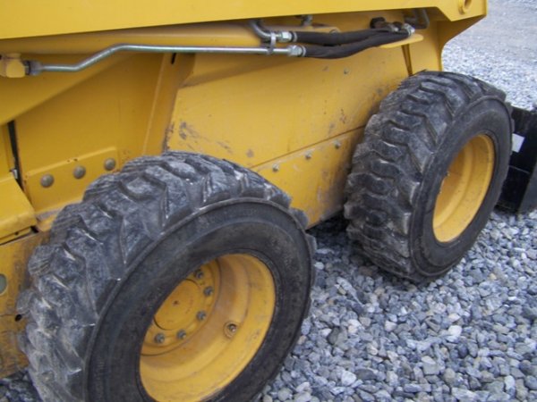 John Deere 325 Skid Steer Loader with OROPS - 6