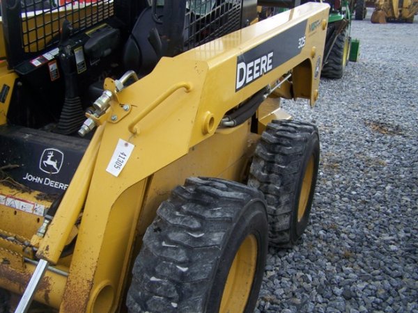John Deere 325 Skid Steer Loader with OROPS - 9