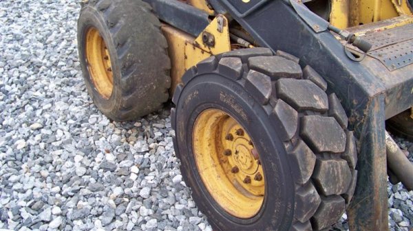 New Holland L785 Skid Steer Loader with OROPS - 10