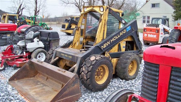 New Holland L785 Skid Steer Loader with OROPS - 2
