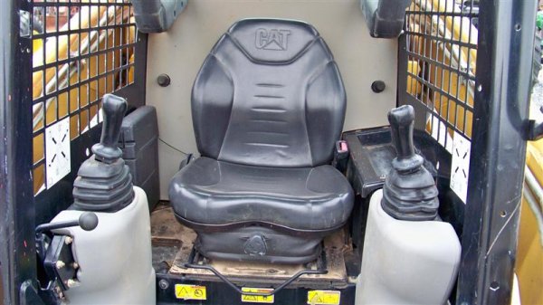 Caterpillar 252.B Skid Steer Loader with OROPS - 9