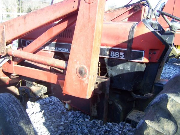 International 885 Farm Tractor with Loader - 7