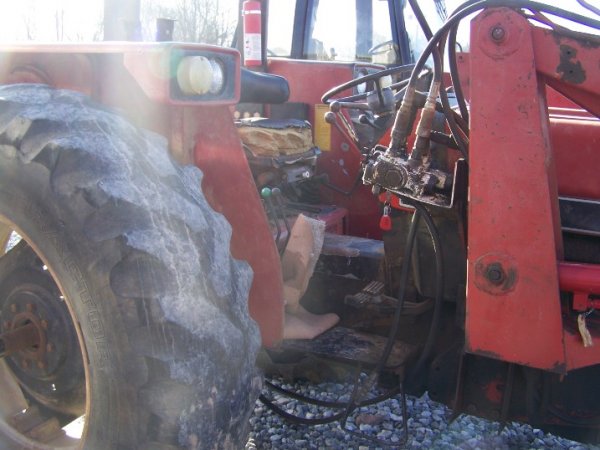 International 885 Farm Tractor with Loader - 9