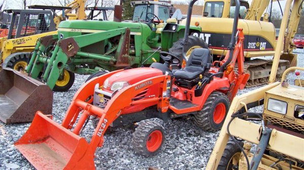 Kubota BX24 4x4 Compact Tractor Loader Backhoe - 2