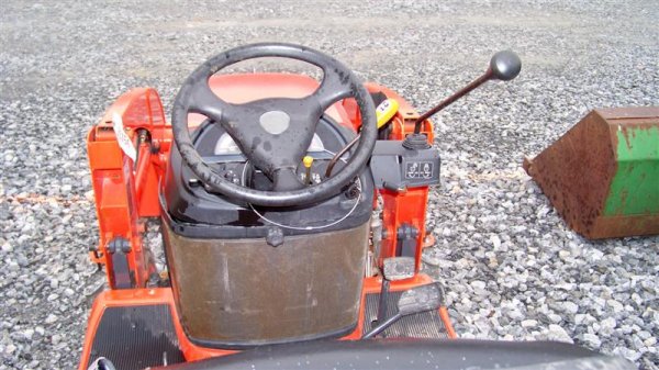Kubota BX24 4x4 Compact Tractor Loader Backhoe - 6