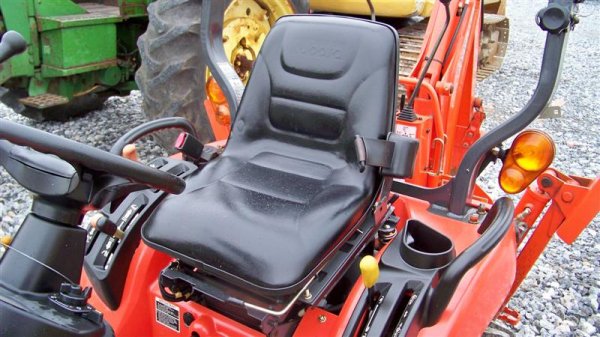 Kubota BX24 4x4 Compact Tractor Loader Backhoe - 7