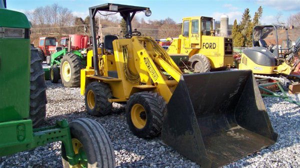 461 Swinger 240-2 4x4 Articulating Wheel Loader Lot 0