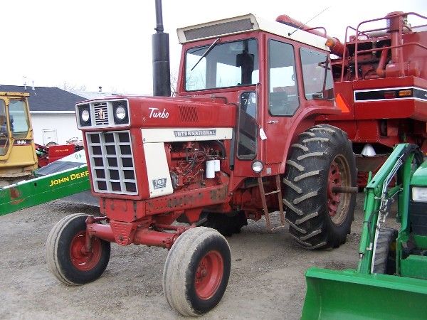 International IH 766 Farm Tractor w/ Cab & Air Nice