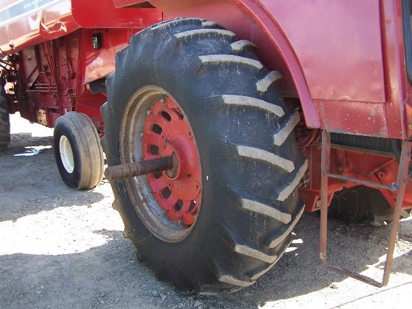 International IH 766 Farm Tractor w/ Cab & Air Nice - 4