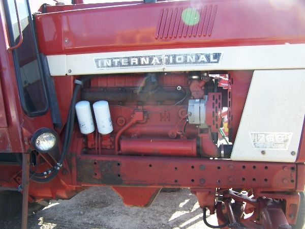 International IH 766 Farm Tractor w/ Cab & Air Nice - 5