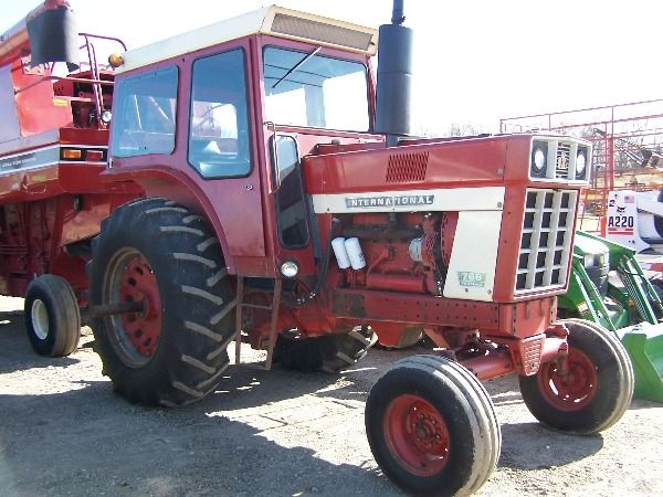 International IH 766 Farm Tractor w/ Cab & Air Nice - 6