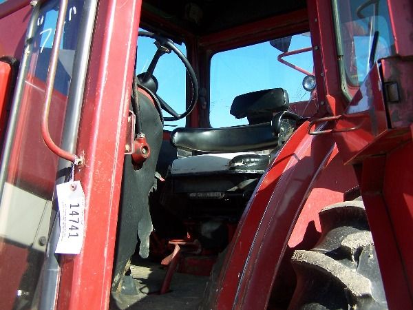 International IH 766 Farm Tractor w/ Cab & Air Nice - 9