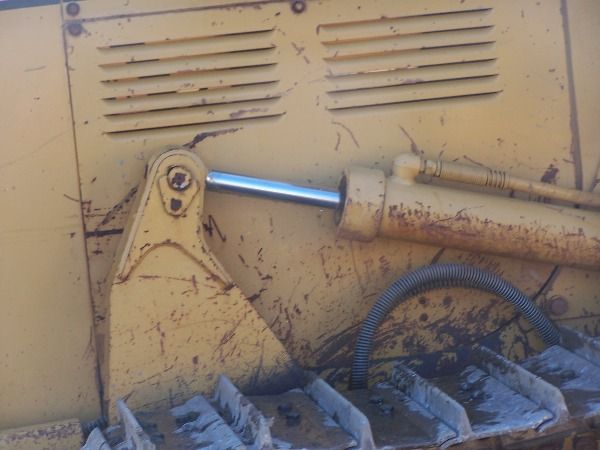 Cat Caterpillar D3C Series 3 Bull Dozer w/ Cab & He - 10